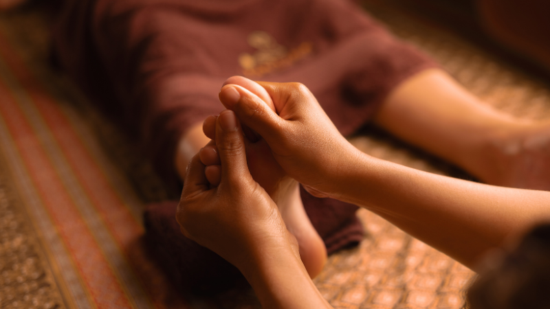 足のマッサージ