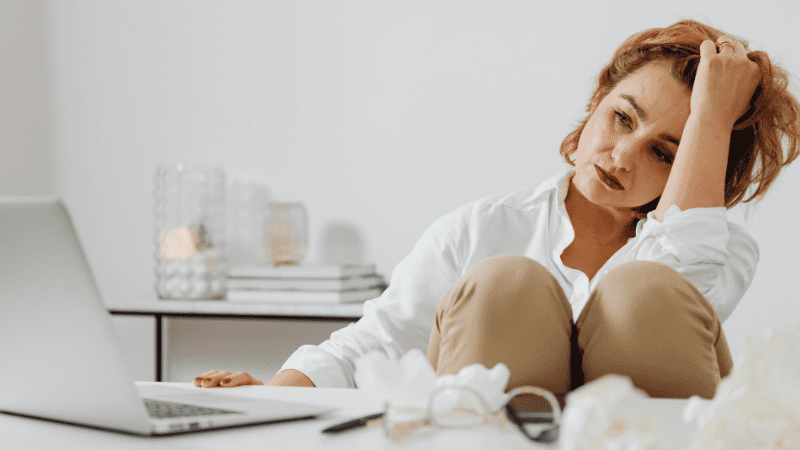 疲労を感じている女性