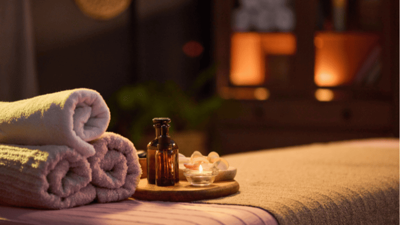 タオルやオイル、キャンドルなどの用品